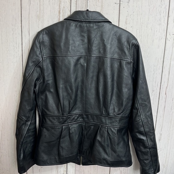 Wilsons Leather Fitted Tapered Black Leather Jacket Size Medium - Picture 3 of 14
